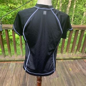 Ladies athletic top size medium.
